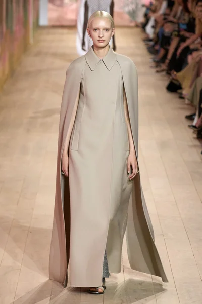Look 18